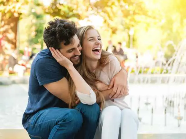 10 cosas que hacen las parejas felices 4