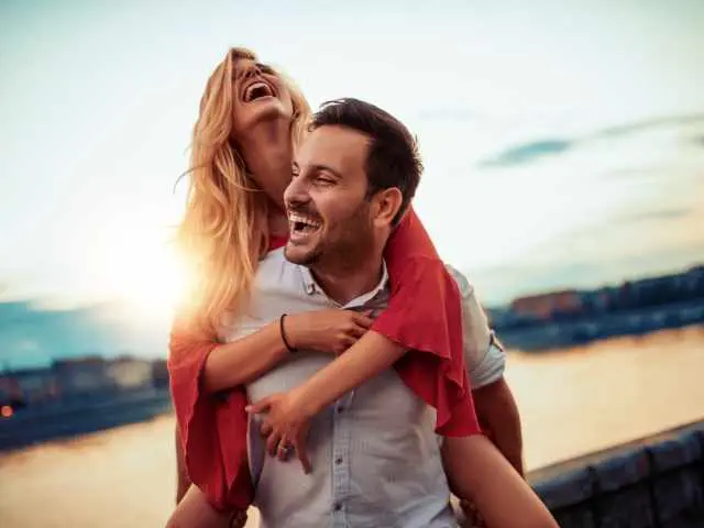 10 cosas que hacen las parejas felices